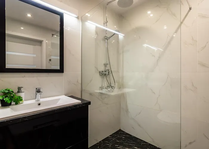 Near Sky Tower Apartman